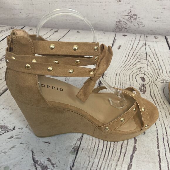 Torrid Sandals Womens 9WW Studded Platform Wedge Tan Beige Open Toe Shoe - Picture 5 of 10